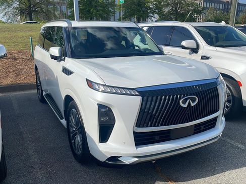 Used 2025 INFINITI QX80 Sensory image 2