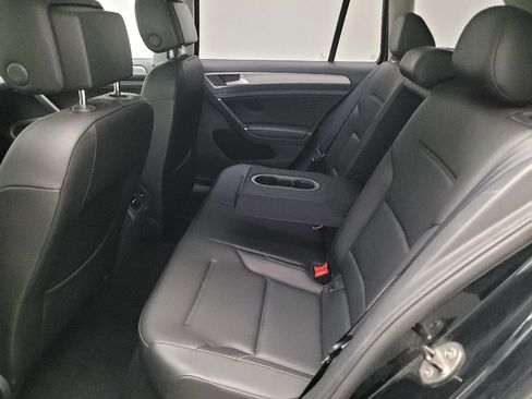 Used 2016 Volkswagen Golf Limited Edition image 18