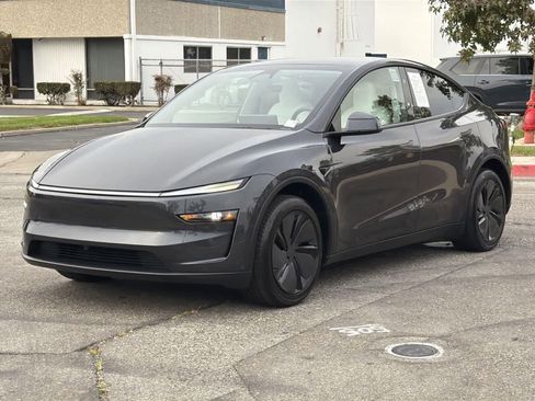 Used 2026 Tesla Model Y 2WD image 8