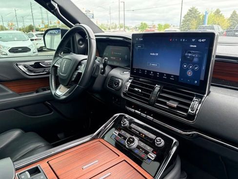 Used 2024 Lincoln Navigator Reserve AWD/4WD image 12
