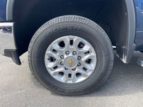 Used 2021 Chevrolet Silverado 2500 LT w/ Convenience Package AWD/4WD image 7