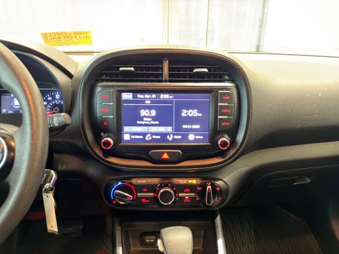 Used 2022 Kia Soul LX FWD image 16