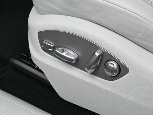 Certified 2025 Porsche Macan image 15