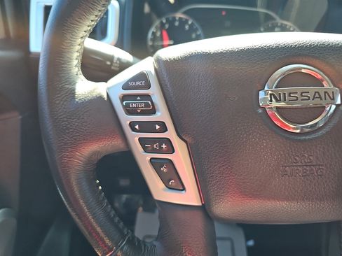 Used 2020 Nissan Titan SV w/ SV Convenience Package RWD image 14