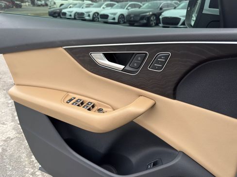 Used 2022 Audi Q8 Premium Plus image 17