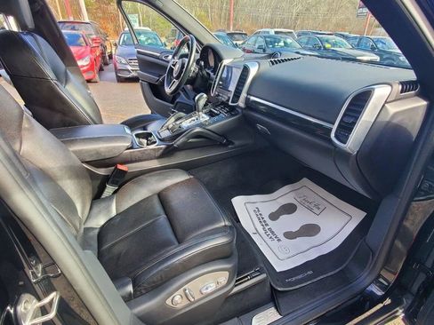 Used 2017 Porsche Cayenne Platinum Edition image 15