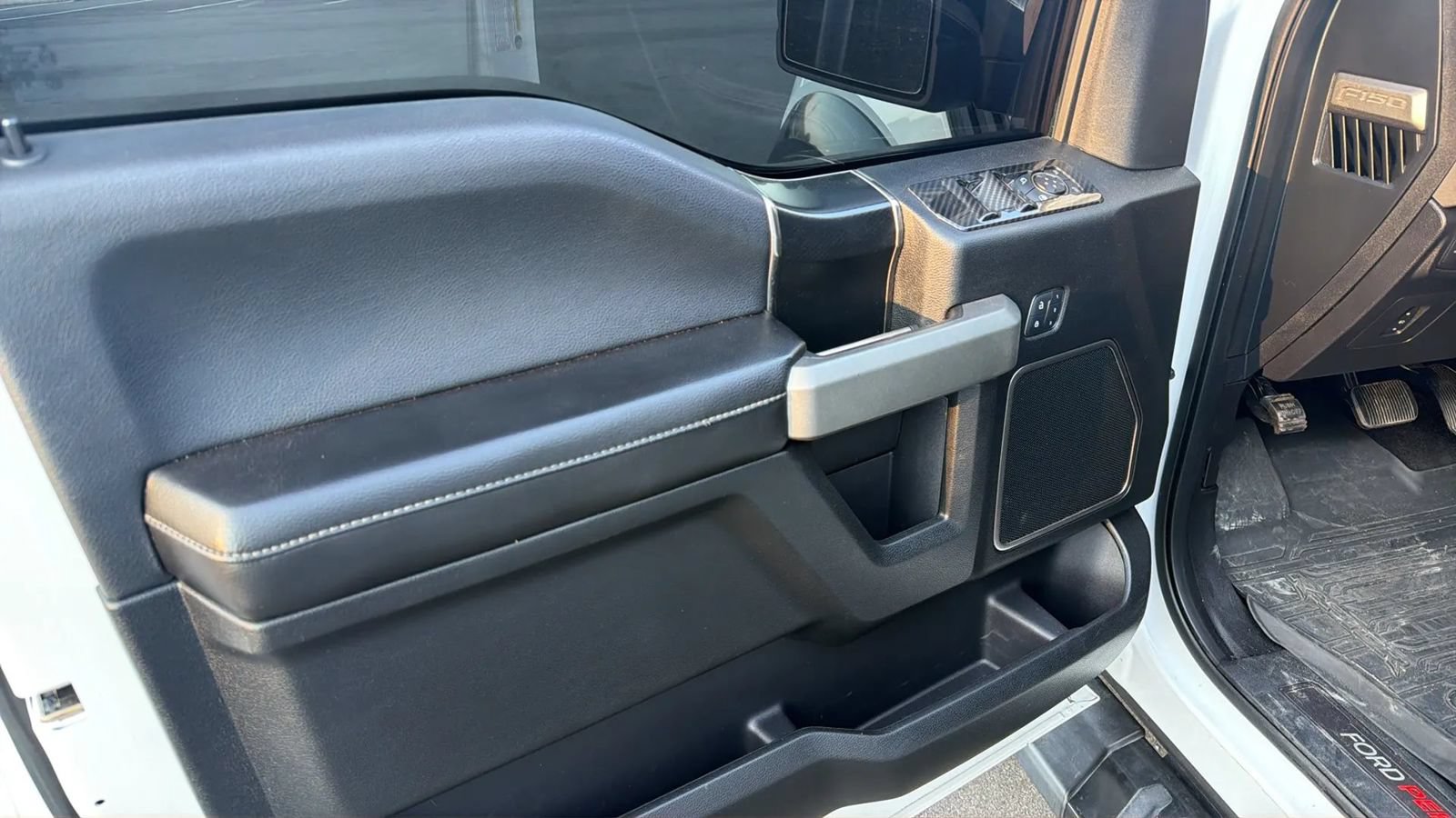 Used 2018 Ford F150 Raptor w/ Equipment Group 802A Luxury AWD/4WD image 12