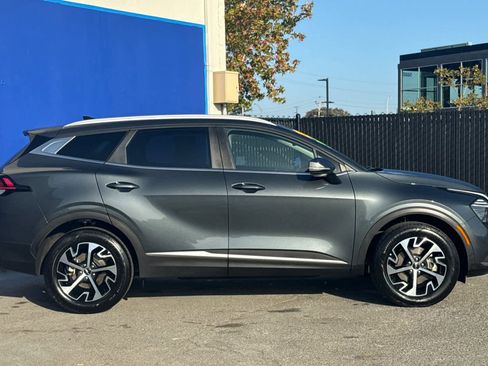 Used 2025 Kia Sportage EX image 2