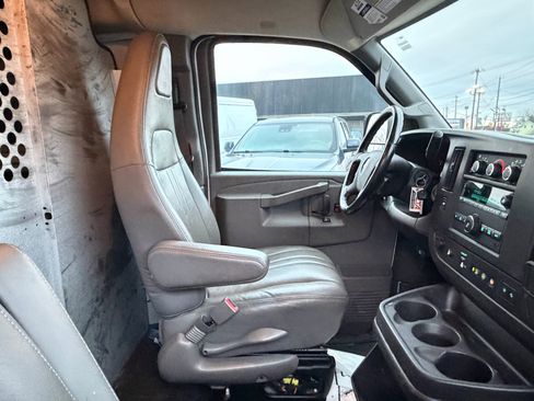 Used 2020 GMC Savana 3500 Extended w/ Driver Convenience Package image 21