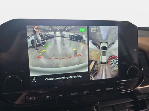 Used 2025 Nissan Pathfinder Platinum FWD image 23