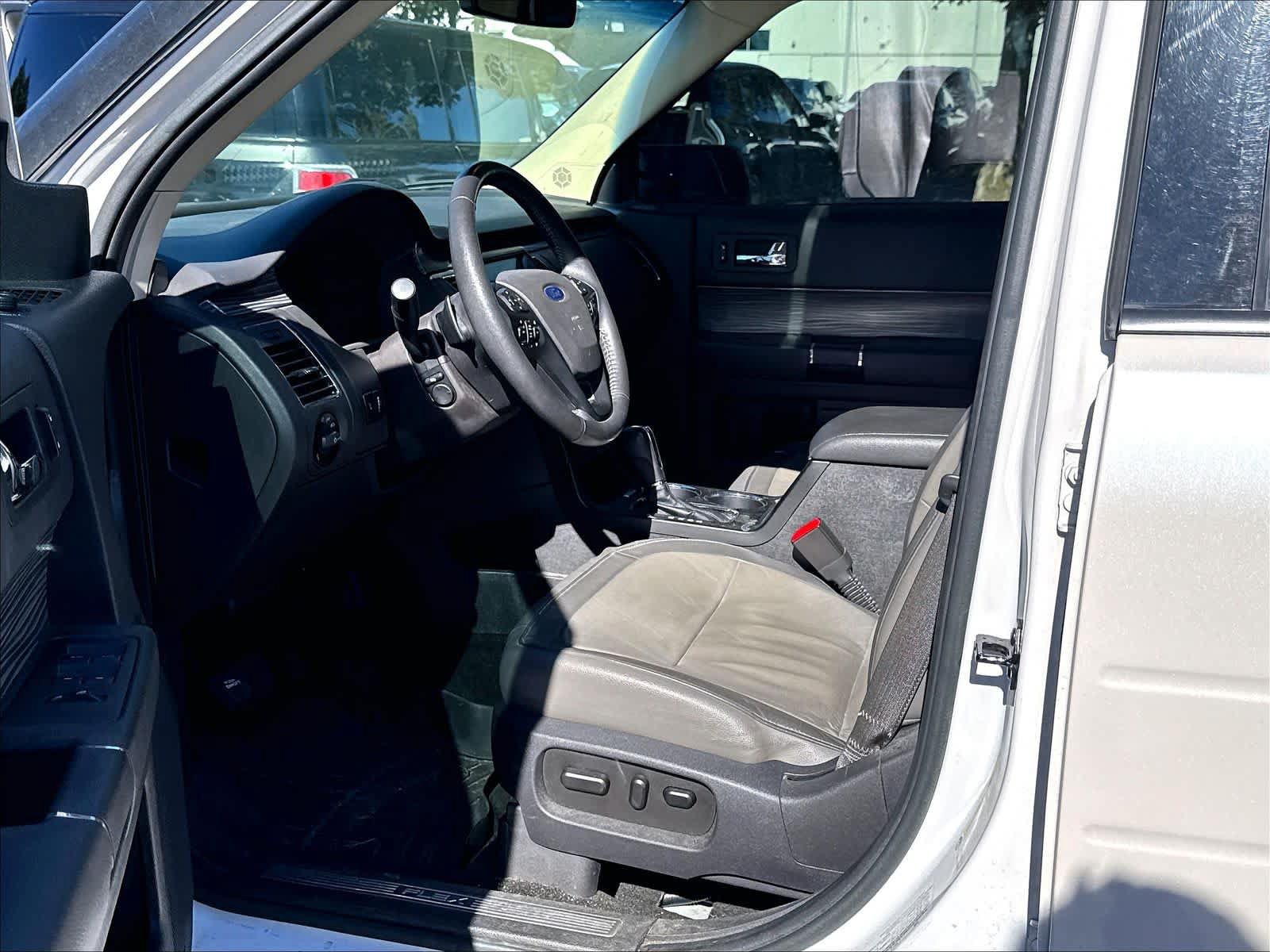Used 2018 Ford Flex Limited w/ Equipment Group 303A AWD/4WD image 23