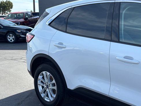 Used 2021 Ford Escape SE AWD/4WD image 3