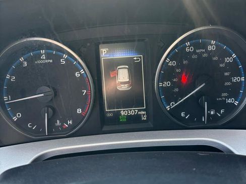 Used 2018 Toyota RAV4 LE w/ All Weather Liner Package AWD/4WD image 16