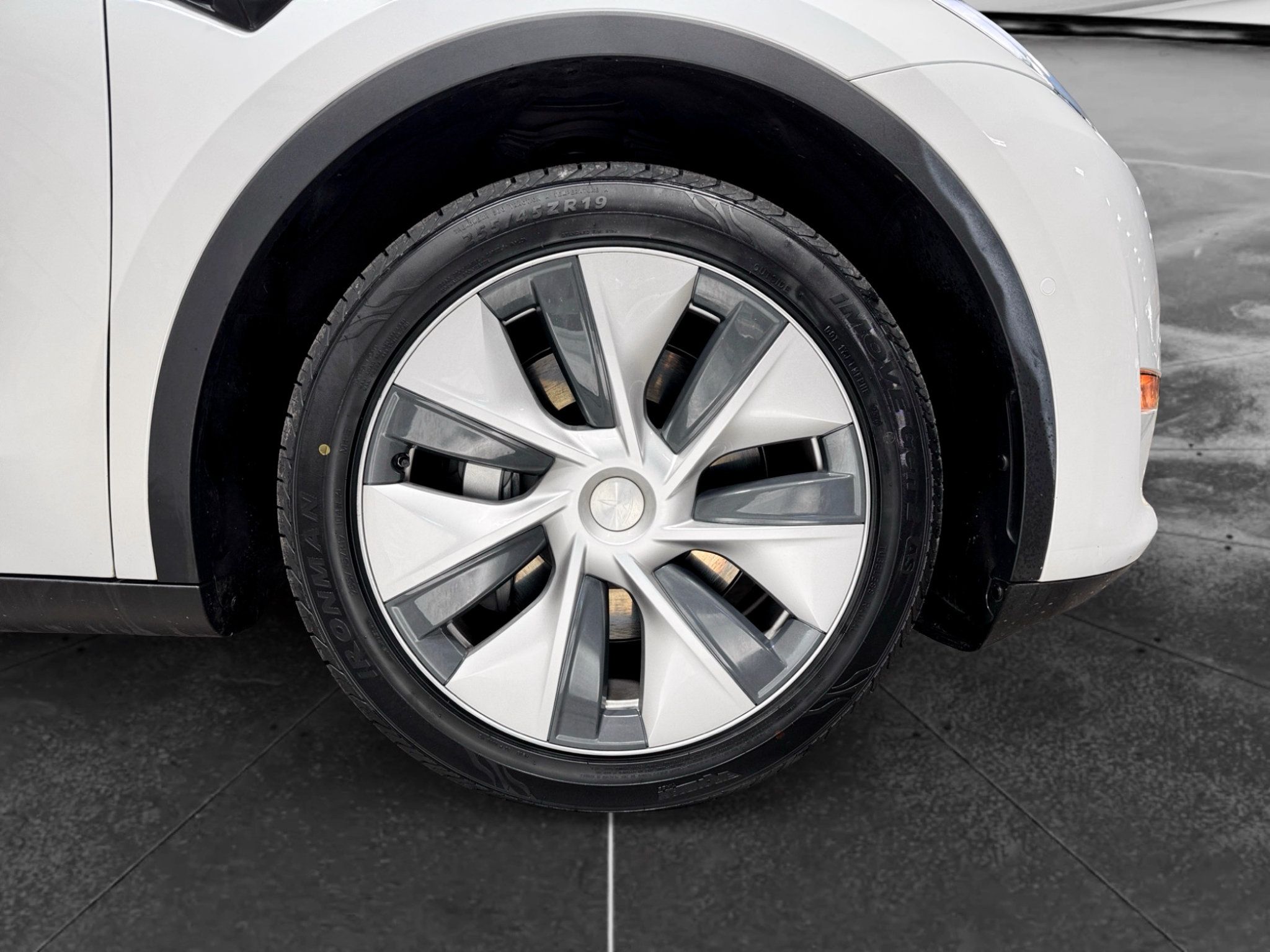 Used 2020 Tesla Model Y Long Range AWD/4WD image 37