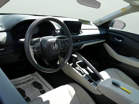 Used 2025 Honda Accord SE image 11