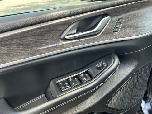 Used 2023 Jeep Grand Cherokee Limited AWD/4WD image 13