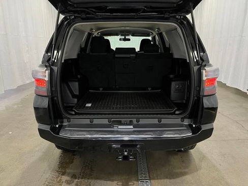 Certified 2019 Toyota 4Runner SR5 AWD/4WD image 12
