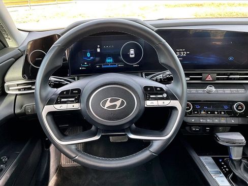 Used 2025 Hyundai Elantra SEL image 5