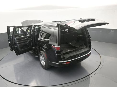 Used 2023 Jeep Wagoneer 4WD image 74