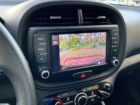 Used 2023 Kia Soul LX w/ LX Technology Package image 11