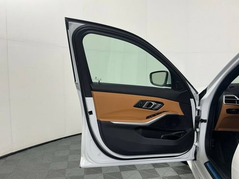 Certified 2025 BMW 330i Sedan w/ Convenience Package RWD image 19