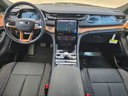New 2025 Jeep Grand Cherokee Summit image 5
