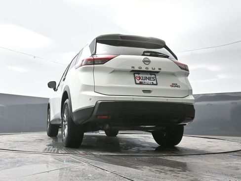 Used 2024 Nissan Rogue S image 54
