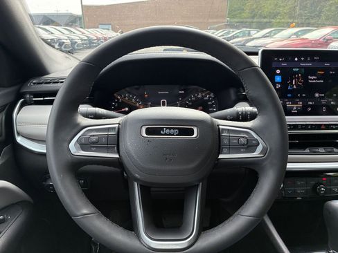 Used 2025 Jeep Compass Limited AWD/4WD image 29