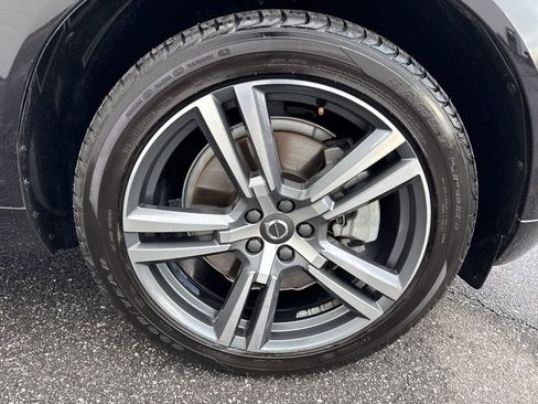 Used 2021 Volvo XC60 T6 Momentum image 9