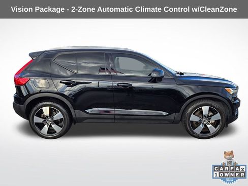 Used 2019 Volvo XC40 T4 Momentum image 10