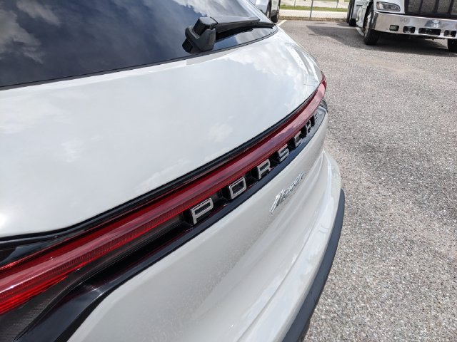 Used 2023 Porsche Macan Turbo AWD/4WD image 13