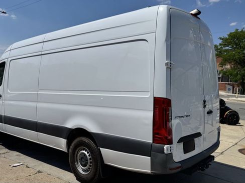 Used 2022 Mercedes-Benz Sprinter 2500 image 3