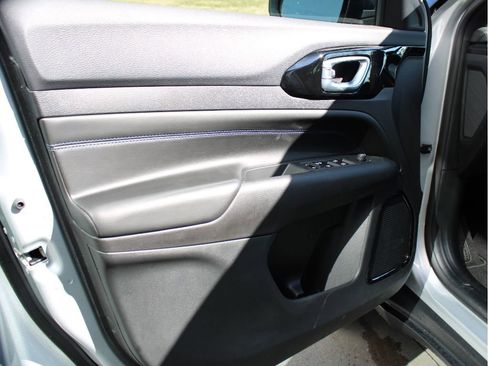 New 2026 Jeep Compass Limited image 9