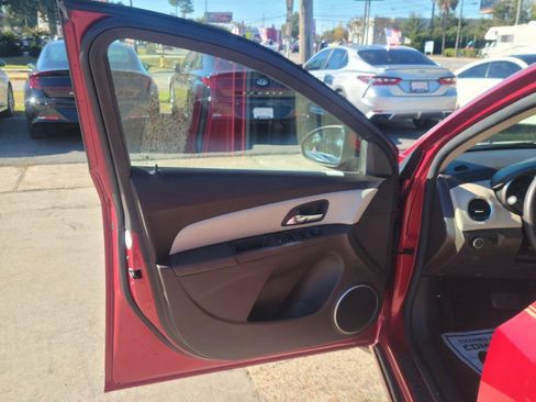 Used 2011 Chevrolet Cruze LT image 11