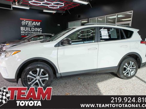 Used 2018 Toyota RAV4 LE w/ Carpet Mat Package image 1