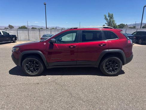 Used 2021 Jeep Cherokee Trailhawk w/ Technology Group AWD/4WD image 2