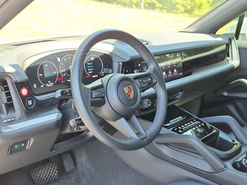 Certified 2026 Porsche Cayenne Coupe AWD/4WD image 4