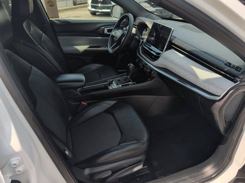 Used 2024 Jeep Compass Latitude AWD/4WD image 12