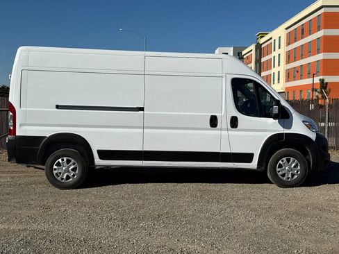 New 2026 RAM ProMaster 2500 w/ Quick Order Package 22G SLT image 2