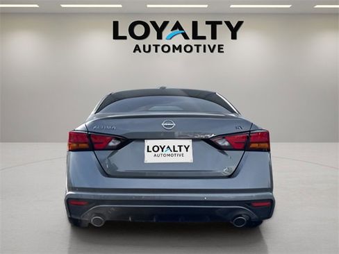 Used 2024 Nissan Altima 2.5 SV w/ SV Premium Package image 4