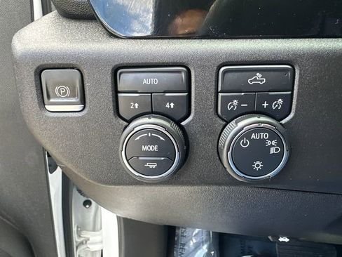 Used 2023 Chevrolet Silverado 1500 LT AWD/4WD image 34