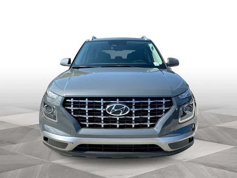 Used 2024 Hyundai Venue SEL FWD image 3