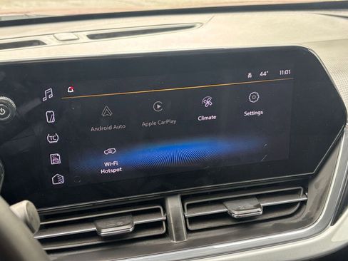 Used 2025 Chevrolet Trax LT w/ LT Convenience Package image 20