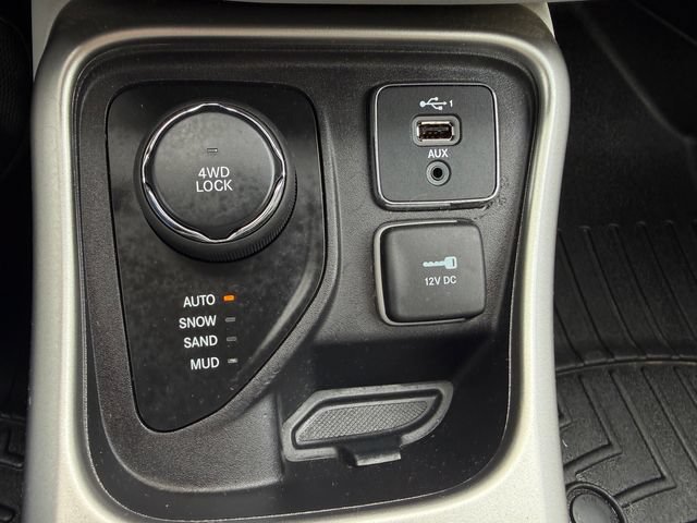 Used 2019 Jeep Compass Latitude w/ Popular Equipment Group AWD/4WD image 11