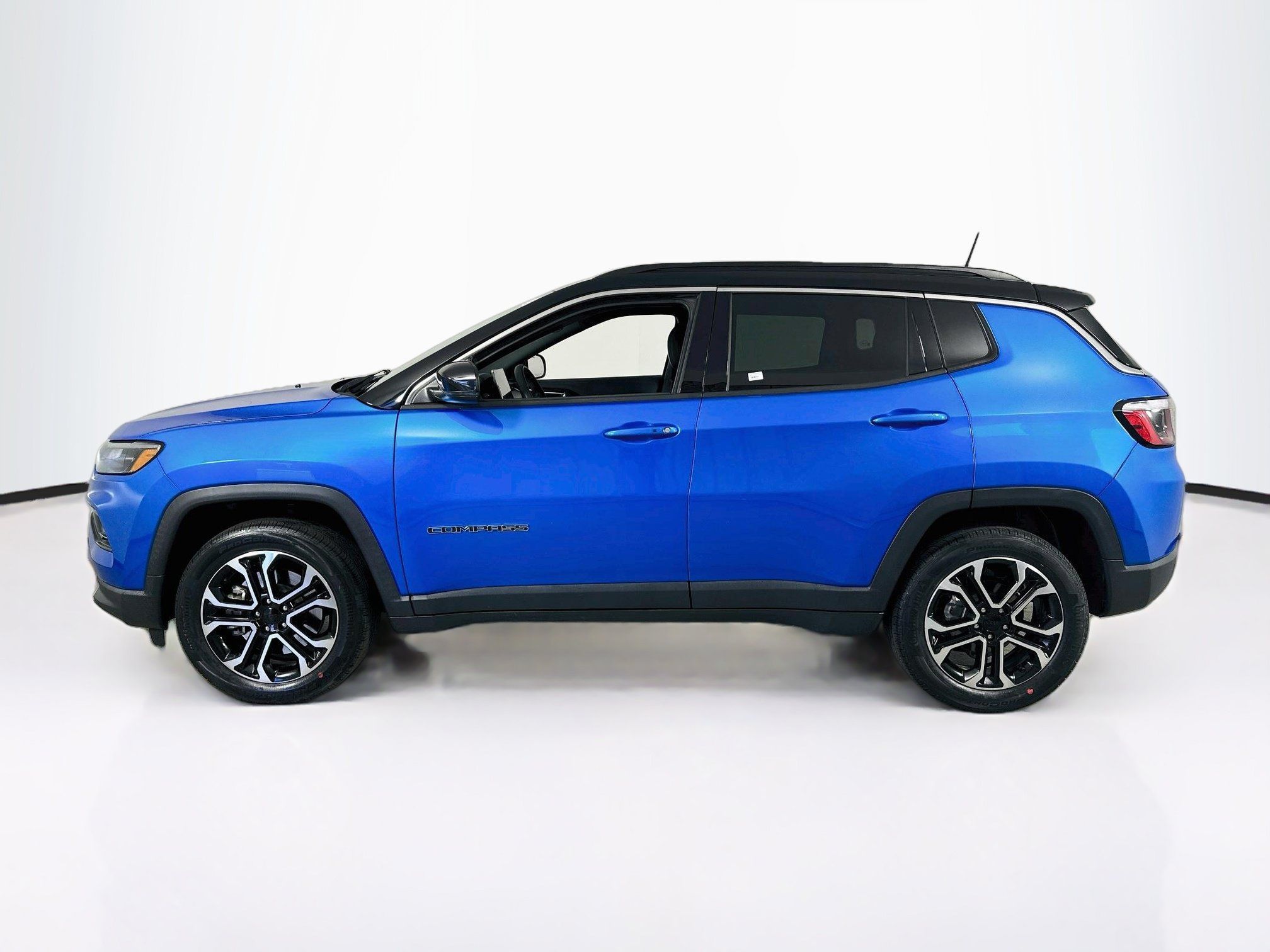 Used 2023 Jeep Compass Limited AWD/4WD image 8