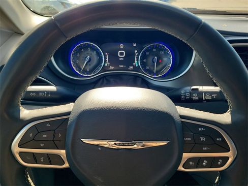 Used 2023 Chrysler Pacifica Touring-L image 24