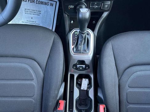 Used 2022 Jeep Renegade Latitude AWD/4WD image 30
