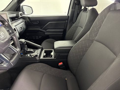 Certified 2025 Toyota Tacoma SR5 AWD/4WD image 8