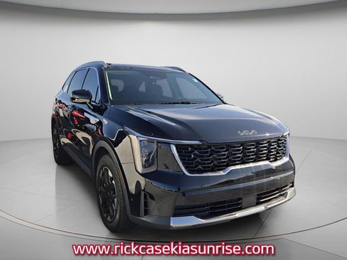 Used 2024 Kia Sorento S w/ Panoramic Sunroof Package FWD image 4