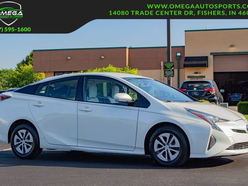 Used 2016 Toyota Prius Four FWD image 1
